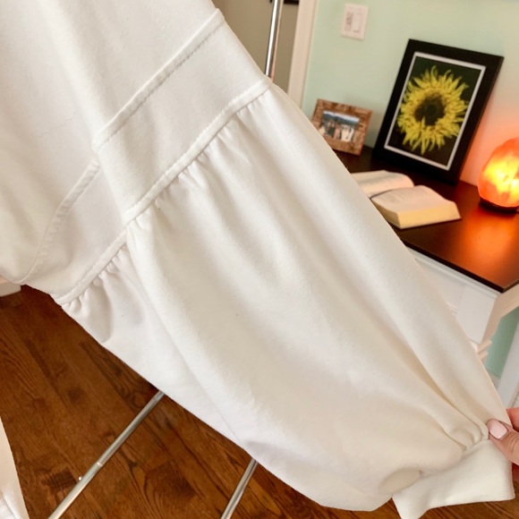 White long sleeve sweatshirt - Picture 2 of 2